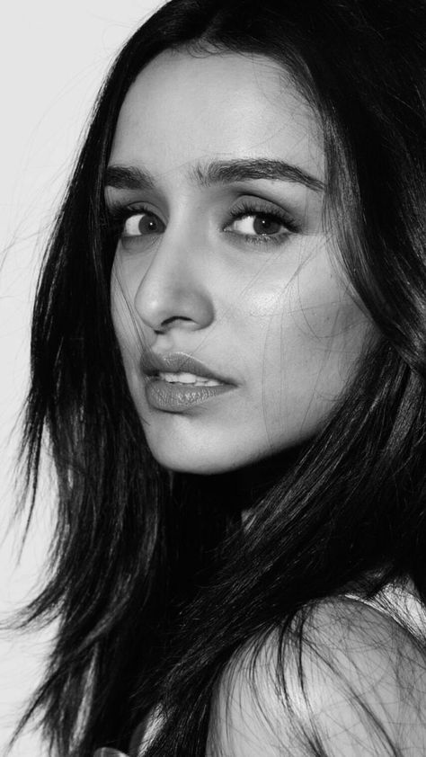 Portrait Of Shraddha Kapoor, Sharddha Kapur Hd Wallpaper, Shraddha Kapoor Sketch, Sharddha Kapur Hd, Actress Reference, Shraddha Kapoor Images, Actress Drawing, Pencil Sketch Portrait, Bollywood Images