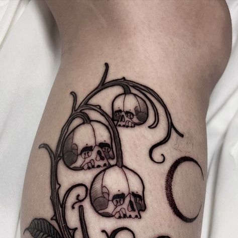 @juliothemonster on Instagram: "For appointments juliothemonster.com" Spooky Vine Tattoo, Witchy Planchette Tattoo, Halloween Planchette Tattoo, Spooky Moth Tattoo, Planchette Tattoo, Moth Planchette, Witch Tattoo, Body Art Tattoos, Tattoos And Piercings