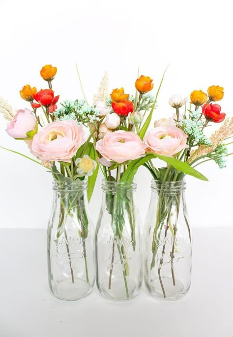 Simple Spring Flower Arrangement, 3 Different Ways - A Pretty Fix Arreglos Ikebana, Easter Flower Arrangements, Spring Flower Arrangements, Spring Floral Arrangements, Home Floral Arrangements, Flower Arrangements Simple, Floral Arrangements Diy, Modern Flower Arrangements, Easter Flowers