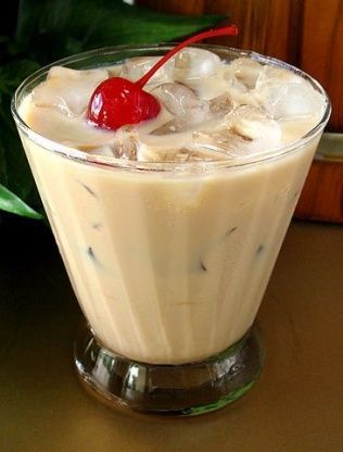 This is a creamy buttery beverage. I like to sip it on the rocks rather then the shot, but the shot is good as well. Creme Caramel, Boozy Drinks, Baileys Irish Cream, Fancy Drinks, Drinks To Try, Alcohol Drinks, Alcohol Drink Recipes, Drinks Alcohol Recipes, 5 O Clock Somewhere