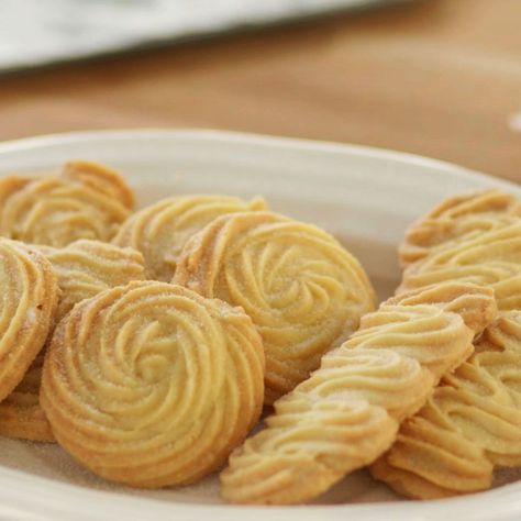 Viennese whirl biscuitsghkuk Polenta Biscuits, Polenta Cookies, British Biscuit Recipes, Biscuit Recipes Uk, Viennese Biscuits, Italian Polenta, Viennese Whirls, British Biscuits, Gluten Free Italian