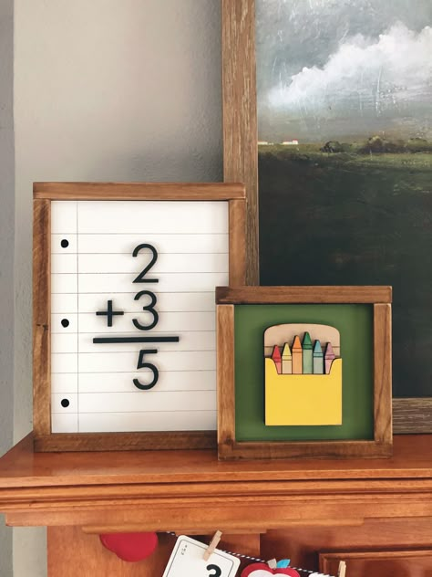 School Themed Bedroom, Home School Decor Ideas, Classic Classroom Decor, Back To School Decorations For Home, Back To School Home Decor, Back To School Window Display, Homeschool Room Decor, Back To School Decor, Teacher Appreciation Gifts Diy