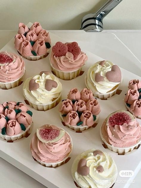 Pink Cupcakes Aesthetic, Trendy Cupcakes, Aesthetic Cupcakes, Cupcake Aesthetic, Cupcakes Aesthetic, Bachelorette Cupcakes, Kids Cupcakes, Ideas Cupcakes, Cupcakes Ideas