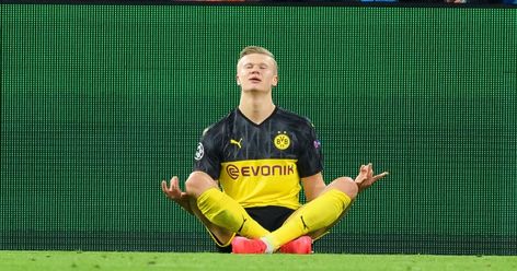 Erling Haaland scores for Borussia Dortmund against PSG. Borussia Dortmund forward Erling Haaland has said his "Zen" celebration was inspire... Dortmund Wallpaper, Camisa Liverpool, Lucas Vazquez, Klopp Liverpool, Premier Lig, Real Madrid Wallpapers, Fc Liverpool, Robert Lewandowski, Transfer Window