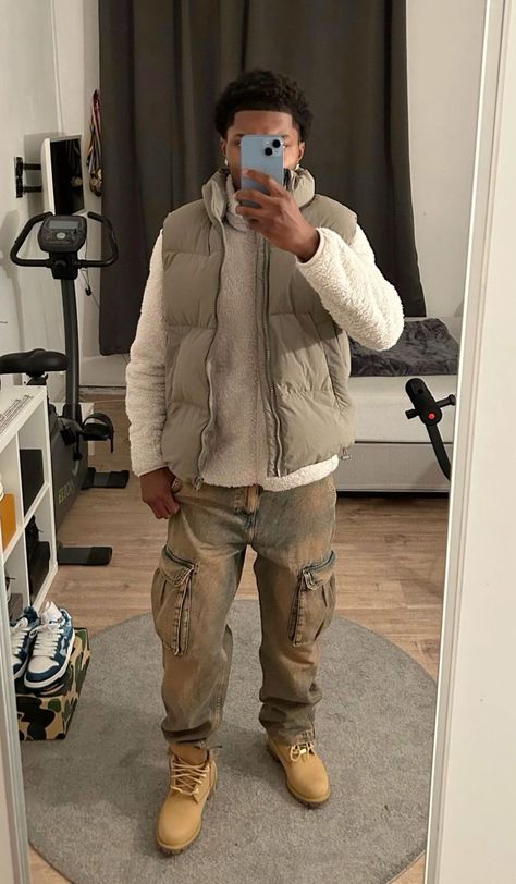 Mens Khaki Outfit, Cute Timberland Outfits, Cargo Pants Styling, Zara For Men, Outfit Inspiration For Men, Timbs Outfits, Timberland Outfit, Sweater Outfits Men, Guys Fashion Casual