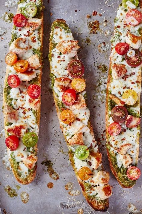 French Pizza, Sommer Mad, Chicken Pizza Recipes, French Bread Pizza, Pesto Pizza, Healthy Weeknight Meals, Weeknight Dinner Recipes Easy, Bread Pizza, Chicken Pizza