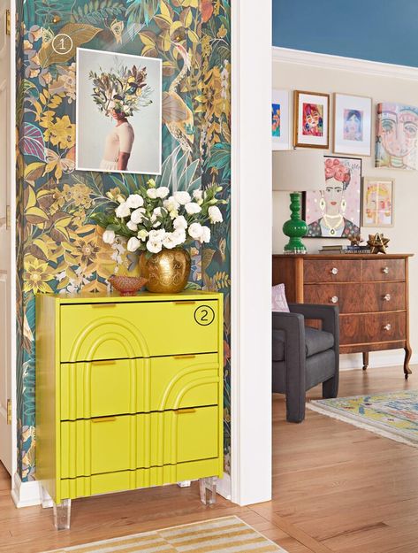 Charlotte Smith’s Home Has Endless Visual Interest, With Big Patterns and Playful Color Schemes Colorful Entryway, Do It Yourself Magazine, Charlotte Smith, House Redo, Summer Mood, Interior Design Diy, Diy Interior, Ikea Hack, Design Tips