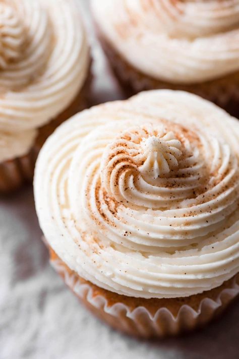 Maple Buttercream Frosting, Apple Pie Cupcakes, Maple Buttercream, Homemade Buttercream Frosting, Maple Frosting, Pie Cupcakes, Cake Frosting Recipe, Icing Frosting, Vanilla Buttercream Frosting