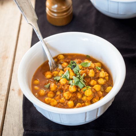 Sirtfood Diet, Chickpea Coconut Curry, Chickpea Curry, Coconut Recipes, Food Experiences, Coconut Curry, Crock Pot Cooking, Canned Chickpeas, The Hype