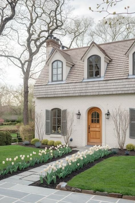 Cottage Style Brick House, Small Stone Cottage Homes, Tiny Cottage Exterior, Old English Cottage Exterior, Single Story Cottage, English Farmhouse Exterior, Modern French Country Cottage, Small House Exterior Design, Cozy Cottage Exterior