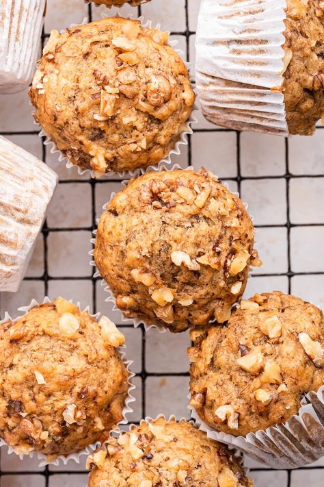 These healthy banana muffins are made with whole wheat flour, greek yogurt and maple syrup. They're moist, fluffy and ready in under 30 minutes! Healthy Muffin Recipes Banana, Muffins With Greek Yogurt, Sweet Slices, Blueberry Yogurt Muffins, Banana Walnut Muffins, Yogurt Banana, Healthy Banana Muffins, Walnut Muffins, Banana Walnut