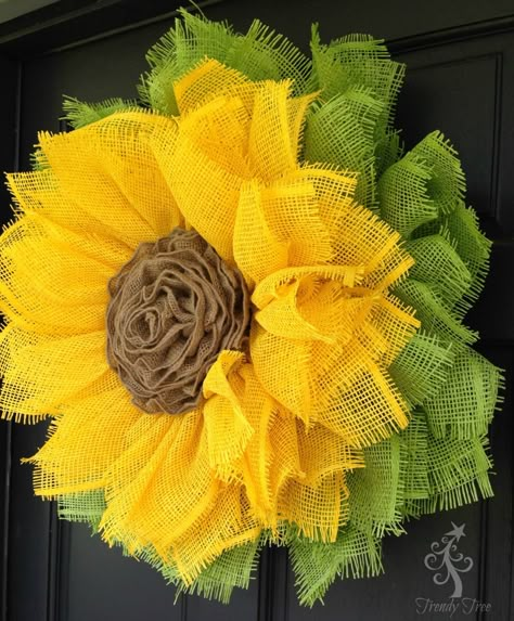 Burlap Sunflower Wreath Diy Tutorial, Diy Sunflower Wreath, Mesh Sunflower Wreath, Burlap Sunflower Wreath, Sunflower Wreath Diy, Burlap Sunflower, Sunflower Burlap Wreaths, Diy Sunflower, Wreath Center