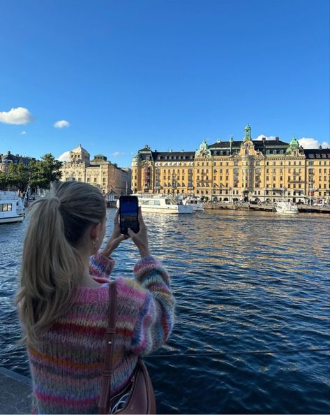 @solveig.hille on instagram Scandinavian Girls Aesthetic, Stockholm Instagram Pictures, Sweden Photo Ideas, Stockholm Picture Ideas, Copenhagen Instagram Pictures, Norway Picture Ideas, Sweden Girl Aesthetic, Stockholm Photo Ideas, Scandi Influencers