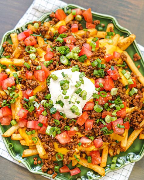 Loaded Vegan Fries, Vegan Burger And Fries, Vegan Fries Recipes, Vegetarian Loaded Fries, Supreme Fries, Topped Fries, Fries Supreme, Vegan French Fries, Vegan Bites