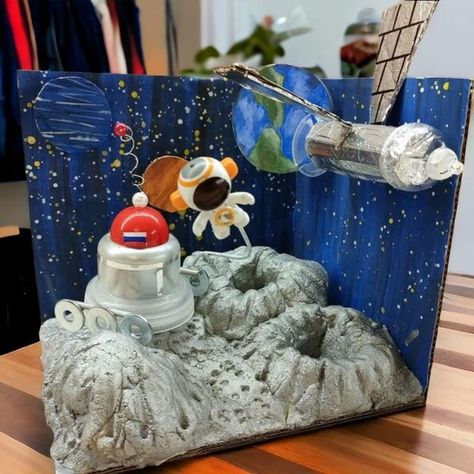 Space Diorama Ideas, Space Diaroma, Space Model Project, Space Diorama, Diaroma Ideas, Science Exhibition Ideas, Science Exhibition Projects, Vacation Bible School Themes, Planet Crafts