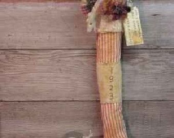 Primitive Christmas Stocking with Mice & Candy Canes Instant Digital Download E-Pattern ET Mice Candy, Old Country Christmas, Primitive Sewing Pattern, Candy Cane Pattern, Stockings Diy, Primitive Fabric, Diy Stockings, Christmas Stockings Diy, Primitive Patterns