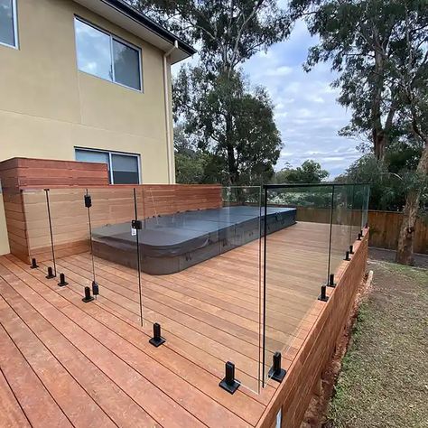 Black Matte Stainless Steel Glass Spigot Balustrade with Leveling Glas Glass Railing Outdoor, Glass Balustrade Outdoor, Glass Deck Railing Ideas, Garden Balustrade, Balustrade Staircase, Staircase Frames, Glass Fencing, Glass Balcony Railing, Glass Railing Deck