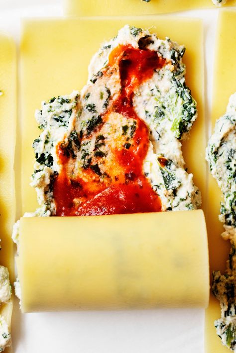 Vegan Lasagna Roll Ups, Vegan Spinach Lasagna, Wedding Dinner Food, Italian Noodles, Spinach Rolls, Food Giveaways, Spinach Lasagna Rolls, Yummy Vegan Recipes, Vegan Board