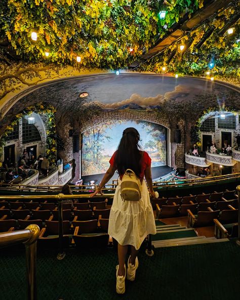 📍 Elgin and Winter Garden Theatre Two interesting facts about the Winter Garden Theatre 1. Winter Garden Theatre has a whimsical garden theme with **hand-painted walls** and a ceiling adorned with real beech branches and lanterns. 2. During the restoration period, they used the flour dough to clean the walls in order to prevent any possible damage. Open day Photos dump (1/4) #toronto #torontolife #torontobuildings #torontoarchitecture #torontohistory #elginandwintergardentheatre #winte... Photos Dump, Toronto Architecture, Winter Garden Theatre, Open Day, Toronto Life, Painted Walls, Hand Painted Walls, Whimsical Garden, Garden Theme