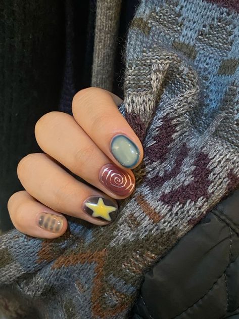 Twee Style Nails, Cool Girl Nails Short, Twee Aesthetic Nails, Silly Nail Ideas, Weird Short Nails, Short Whimsical Nails, Easy Gel Nails Ideas, Short Nail Inspo Fall 2024, Funky Natural Nails