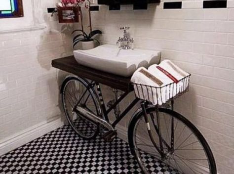 Bicycle Repurposed as a hand basin Old Ladder, Bicycle Decor, Old Pianos, Old Bicycle, Pallet Couch, Pallet Rack, Old Chairs, Shower Caps, Cool Tables