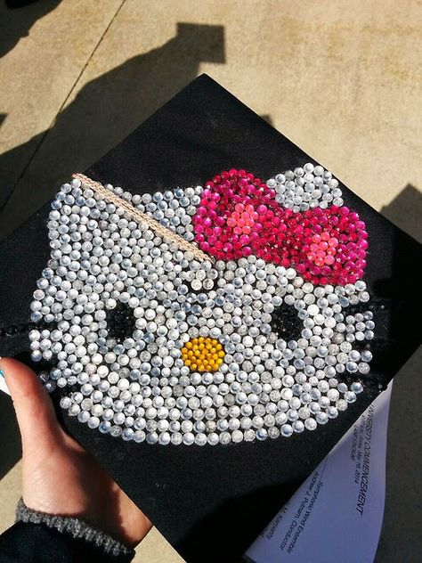 Kindergarten Graduation Cap Ideas, Hello Kitty Graduation Cap, Hello Kitty Graduation, Rhinestone Graduation Cap, Hello Kitty High, Hello Kitty Diy, Graduation Cap Ideas, Graduation Cap Decoration Diy, College Graduation Cap Decoration