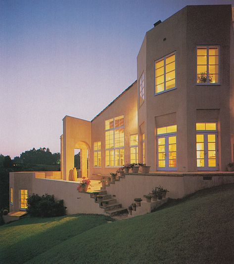 80s Mansion Aesthetic, Old Mansion Aesthetic, 80s House Exterior, Buenos Aires Travel, Malibu House, Malibu Mansion, Mansion Aesthetic, 80s House, Malibu Homes