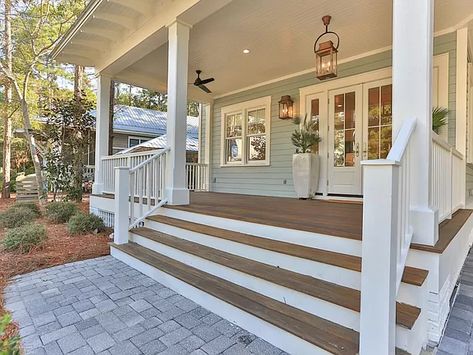 Deck Railing Ideas, Corner Summer House, Front Porch Swing, Ranch House Exterior, House Front Porch, Dream Farmhouse, Railing Ideas, Deck Railing, Porch Steps