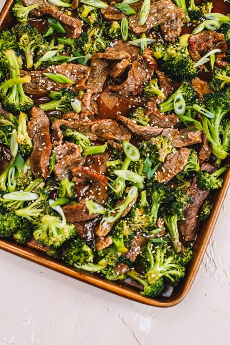 This sheet pan beef and broccoli come together on just one pan in twenty minutes. (hello no dishes!) This easy Asian recipe is filled with healthy fresh broccoli pieces and tender beef strips all topped with a savory Asian sauce just like your favorite takeout dish! Asian | Dinner | Beef | Broccoli | Low Carb | Healthy Dinner | Easy Dinner Recipe | Beef Recipe | Recipes with Beef #asian #dinner #beef #easydinner #beef #broccoli #lowcarb #healthydinner #easydinnerrecipe #beefrecipe Sheet Pan Beef And Broccoli, Boat Meals, Sheet Pan Beef, Steak And Broccoli, Easy Beef And Broccoli, Dinner Beef, Asian Dinner, New Dinner, Beef Broccoli