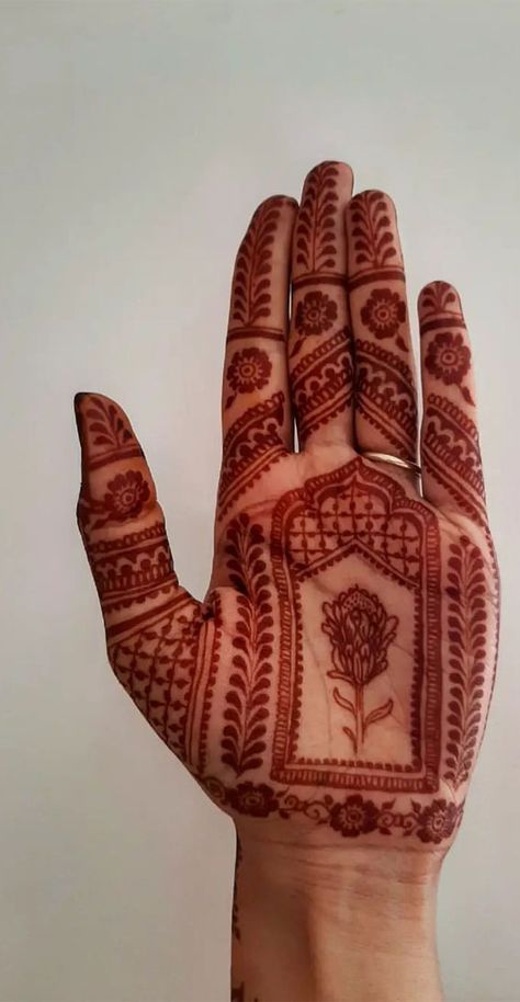 Flower Mendhi Design, Modern Mehndi Designs Simple, Minimal Henna Designs Palm, Detailed Henna Designs, Simple Wedding Henna Designs, Mehendi Flower Designs, Henna Wedding Designs, Small Henna Tattoo Designs, Mehndi Flower Designs