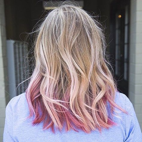 Blonde And Pink Hair, Sombre Blonde, Blonde And Pink, Dyed Hair Ombre, Short Dyed Hair, Underlights Hair, Dyed Tips, Hair Dye Tips, Pink Blonde