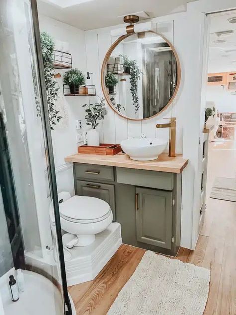 22 Photos for Fun RV Bathroom Mirror Inspiration Camper Bathroom Decor, Countertop Lighting, Bathroom Mirror Inspiration, Camper Decorating, Van Decor, Rv Interior Design, Motorhome Remodel, Camper Bathroom, Rv Interior Remodel