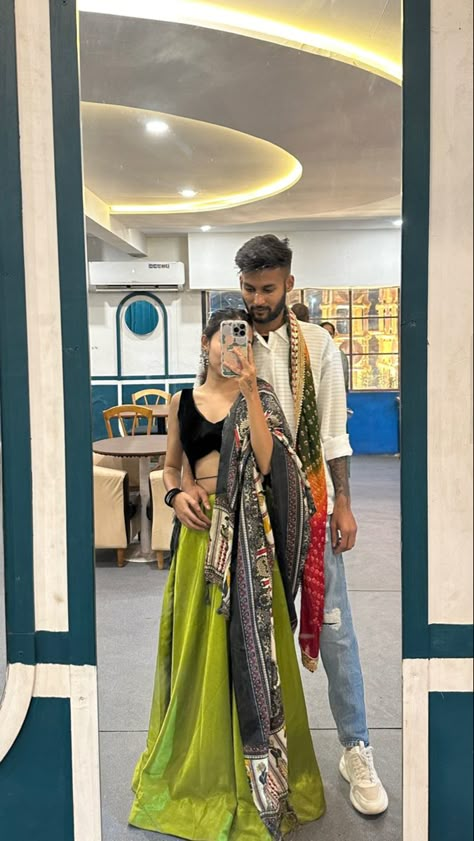 #aesthetic #navratri #couple #pose #inspo Navratri Couple Outfits, Navratri Aesthetic, Navratri Pictures, Navratri Ideas, Dandiya Night, Couple Poses Ideas, Garba Outfit, Mirror Pose, Friend Pictures Poses