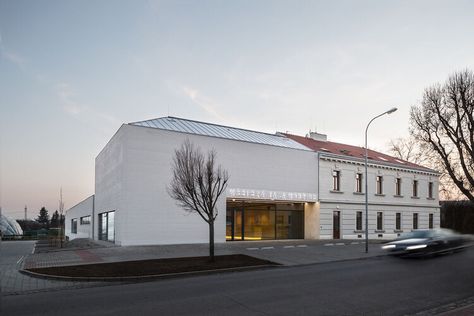 Hall Architecture, Town Architecture, Sports Hall, Genius Loci, Public Architecture, Sport Hall, Entrance Foyer, Roof Structure, Concrete Structure