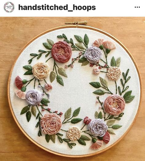 Embroidery Wreath, Cushion Embroidery, Embroidery Hoop Wall Art, Floral Embroidery Patterns, Diy Embroidery Patterns, Hand Embroidery Projects, Pola Sulam, Embroidery Patterns Vintage, Hand Embroidery Flowers