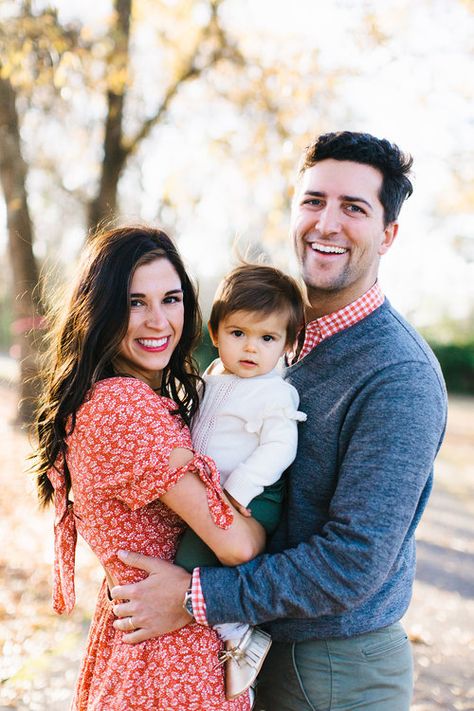 Family Portrait Of 3, Family Of 3 Picture Ideas, First Year Family Photoshoot, 1 Year Family Photos First Birthdays, Family Photos With A Baby, Birthday Family Photoshoot Ideas, Couple Baby Pictures, Couple With Baby Poses, Couple Poses With Baby