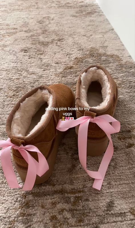 Girl Uggs, Uggs With Bows, Cute Uggs, Pink Lifestyle, Cute Animals Images, Pink Girly Things, Winter Fits, Girls Dream, Animals Images