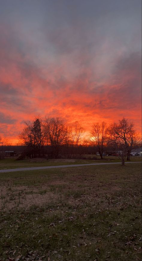 Sunset In The Country, Southern Aesthetic, Country Sunset, Cute Country Girl, Country Backgrounds, Country Photography, Vsco Pictures, Sunrise Pictures, Sunset Rose