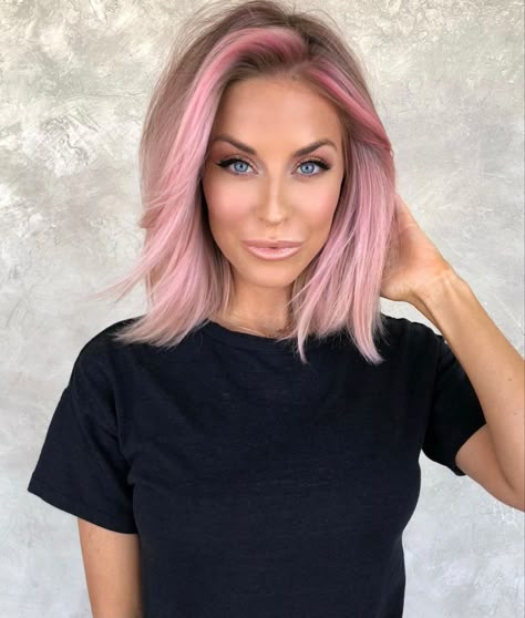 Rose Gold Hair With Blonde Money Piece, Pink Hair With Blonde Money Piece, Pink Root Smudge, Blonde With Pink Money Piece, Rose Gold Money Piece, Pink Hair With Money Piece, Reverse Money Piece, Pink Money Piece Hair Blonde, Rose Gold Money Piece Hair