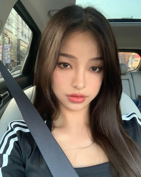 Ava Chen, Makeup Life Hacks, Cute Makeup Looks, Asian Eye Makeup, Aesthetic People, Asian Makeup, Beauty Collection, Pretty Selfies, Pretty Makeup