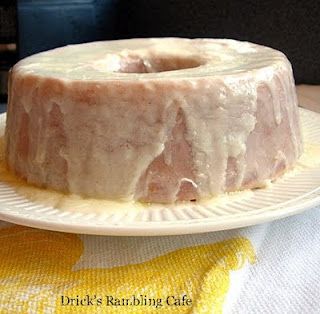 Fresh Lemon Pound Cake with Glaze Lemon Pound Cake With Glaze, Pound Cake With Glaze, Homemade Pound Cake, Southern Pound Cake, Cake Bundt, Hamburger Recipe, Pound Cake Recipes Easy, Ranch Dress, Southern Recipe