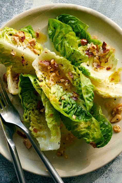 Romaine Lettuce Boats Recipe, Gem Lettuce Recipes, Simple Greens Salad, Letucce Salad Ideas, Elegant Salad Recipes, Green Leaf Lettuce Salad Recipes, Butter Lettuce Salad Recipes, Gem Salad Recipe, Butter Lettuce Recipes