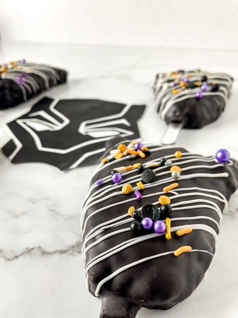 The sequel to Black Panther is here! These Black Panther Rice Krispie Treats are fun to make for the release of Wakanda Forever! Marshmallow Kabobs, Rice Cereal Treats, Silver Sprinkles, Oreo Treats, Easy Treats To Make, White Chocolate Candy, Cake Pop Sticks, Cereal Treats, Cat Cookies