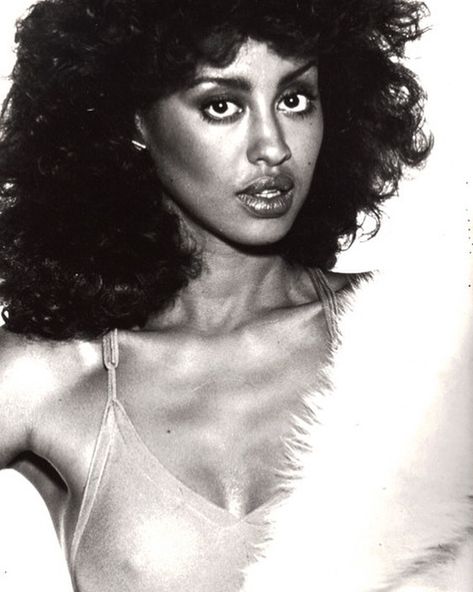 Phyllis Hyman, Vintage Black Glamour, Black Hollywood, Girls Rock, Gal Gadot, White Photo, Vintage Glamour, Black Culture, Classic Beauty