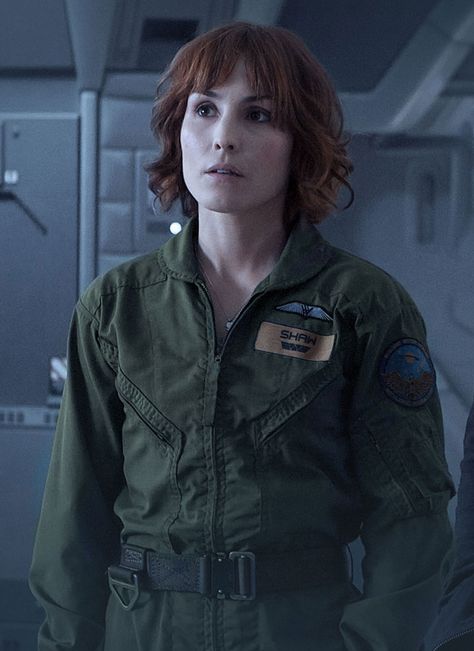 Noomi Rapace Prometheus, Book Wardrobe, Adolph Menzel, Prometheus 2012, Prometheus Movie, Scifi Alien, Alien Franchise, Elizabeth Shaw, Ellen Ripley