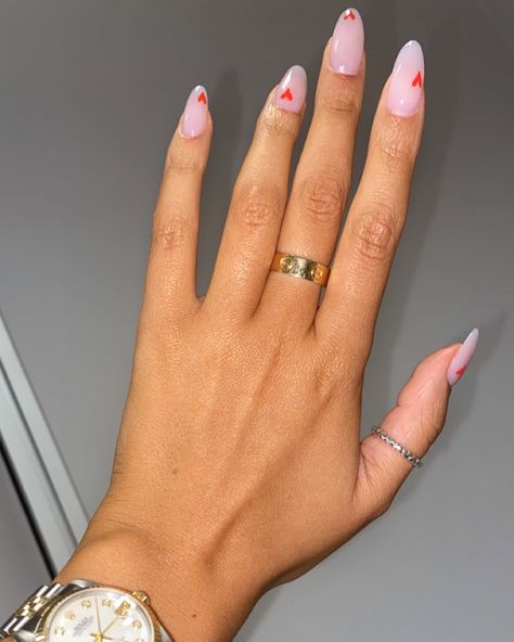 Oval minimal acrylic nails, nail art, nail design, red heart nails, natural nails, cartier jewellery, almond nails, hailey bieber nails Minimal Acrylic Nails, Almond Nails Hailey Bieber, Nail Design Red, Red Heart Nails, Nails Hailey Bieber, Cartier Jewellery, Hailey Bieber Nails, Bieber Nails, Nails Natural