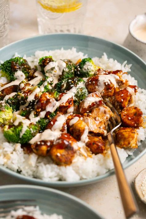 Fill up on satisfying protein and flavor with these Sticky Chicken Rice Bowls. Between the bowl base, the delicious sticky sauce, and the spicy mayo drizzle, you can expect this to become your new favorite meal. Macau Recipes, Pork Rice Bowl Recipe, Homemade Soy Sauce, Chicken And Rice Recipes, Rice Bowl Recipe, Sticky Sauce, Chicken Breast Crockpot Recipes, Sticky Pork, Crockpot Chicken Breast