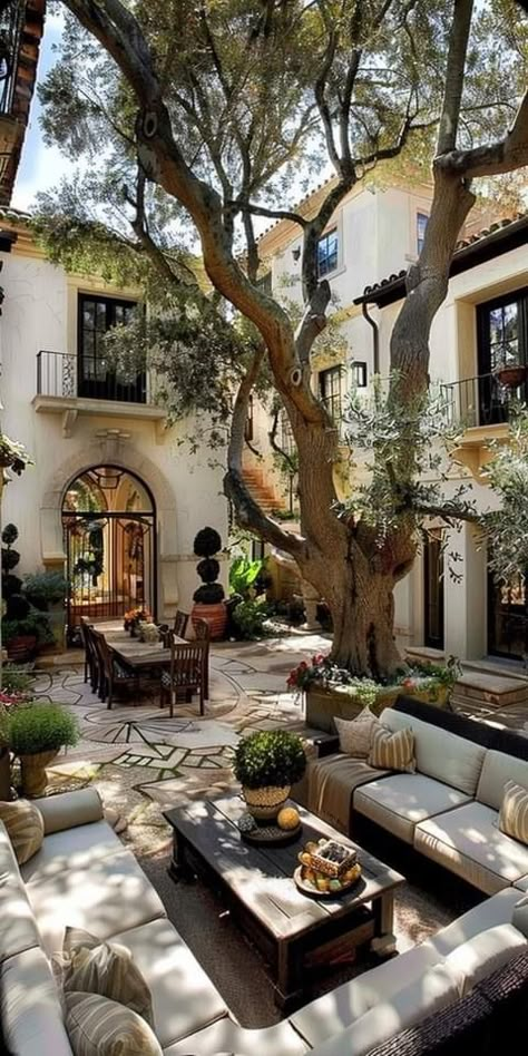 Hacienda Style Homes, Courtyard Design, Dream Life House, Spanish Style Home, Hacienda Style, Spanish Style Homes, Spanish House, Courtyard House, Mediterranean Homes