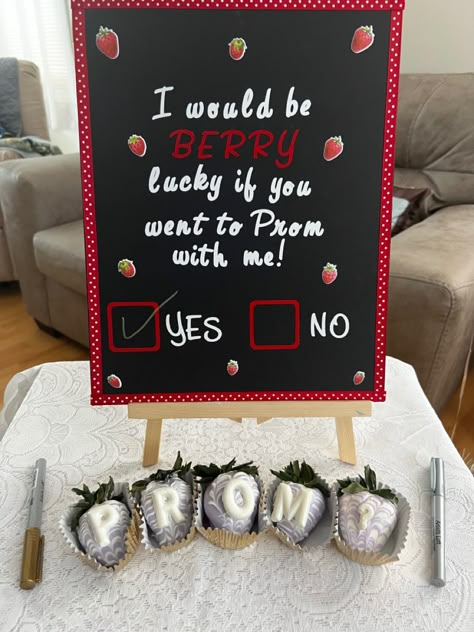 Prom Proposal Ideas For Friends, Pink Promposal Ideas, Mexican Promposal, Cute Promposal Ideas For Girlfriend, Cute Ways To Ask Someone To Prom, Will You Go To Prom With Me Ideas, Strawberry Promposal, Flower Promposal Ideas, Sunflower Promposal