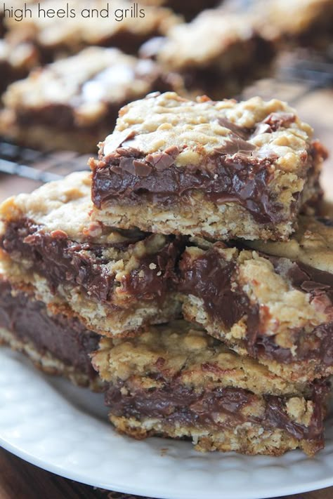 Oatmeal Fudge Bars, Deep Dish Cookie, Homemade Strawberry Sauce, Fudge Bars, Quick Easy Desserts, Oatmeal Bars, Cookie Bar Recipes, Candy Cookies, Indulgent Desserts